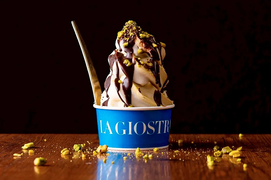 ＜ラ・ジョストラ＞ピスタッキォ＆函館低温殺菌のソフトジェラート