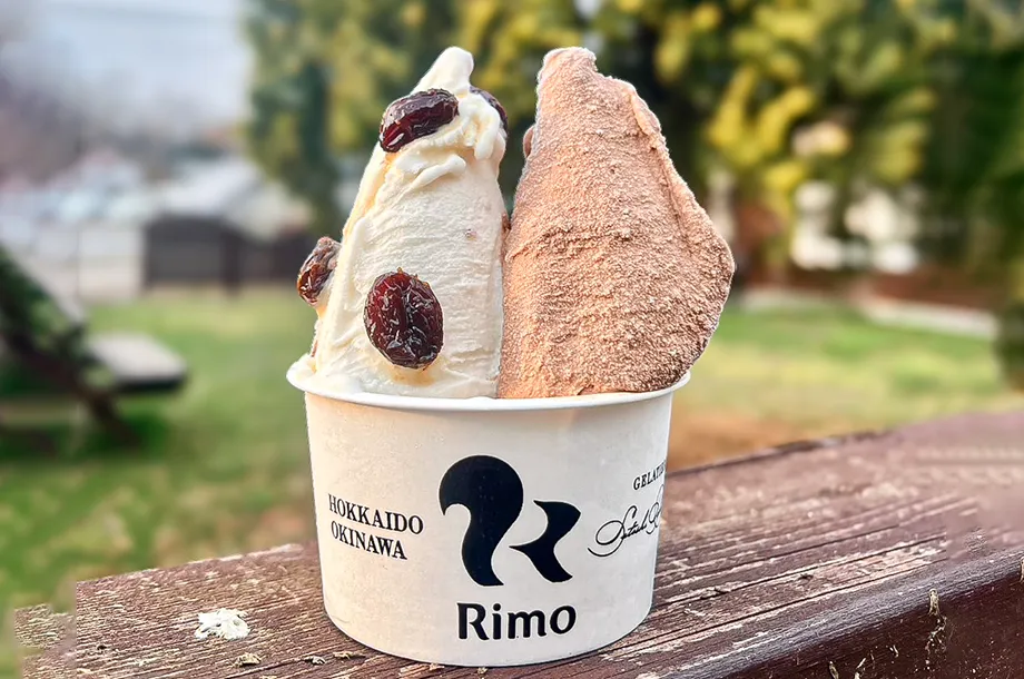 ＜ジェラテリア Rimo＞イバラショコラータと薫るラムレーズンのダブル