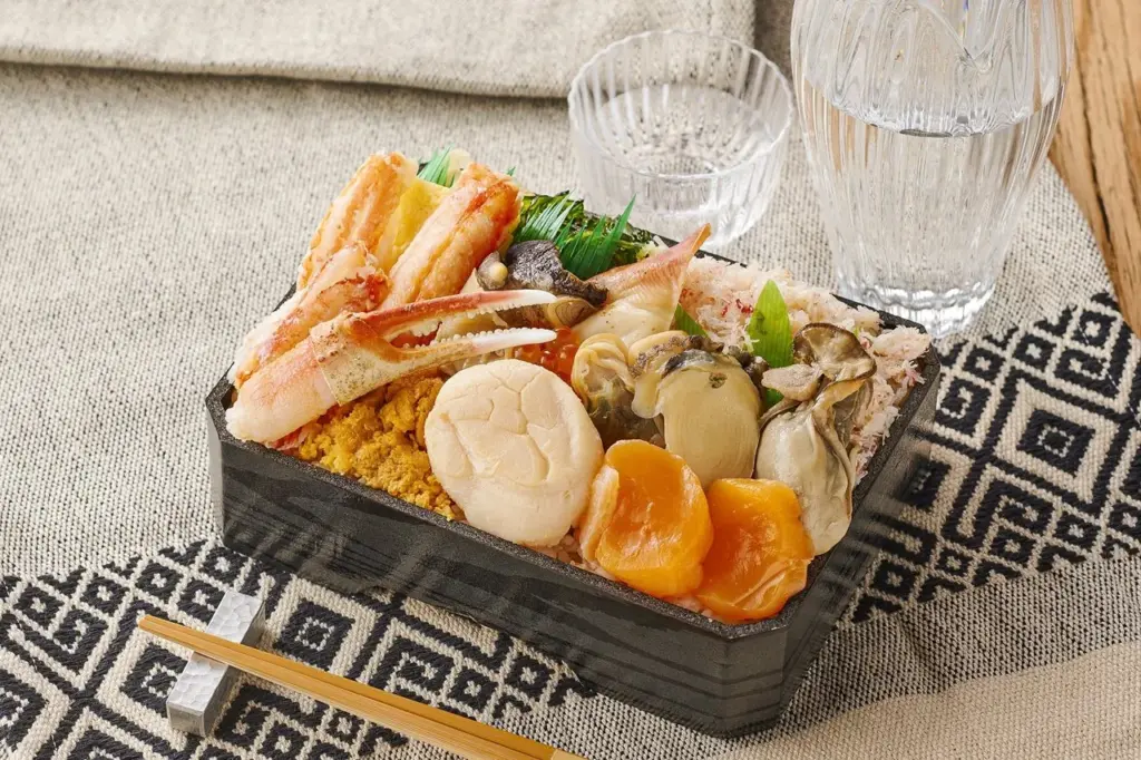 ＜ヤママル成澤水産＞季節の貝づくしとかに弁当