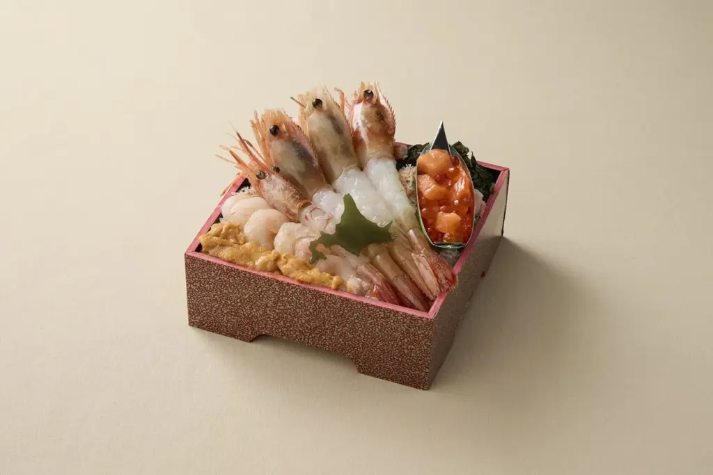 ＜魚と肉と北海道 蔵＞海老3種豪快盛弁当