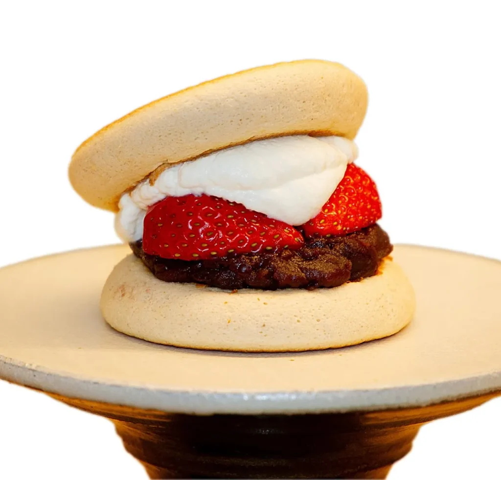 ＜菓舗 まるいわ＞いちごの生あんさんどら