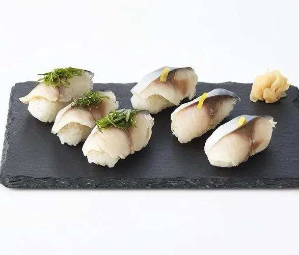 ＜古市庵＞にごり酢仕立てのしめさば握り