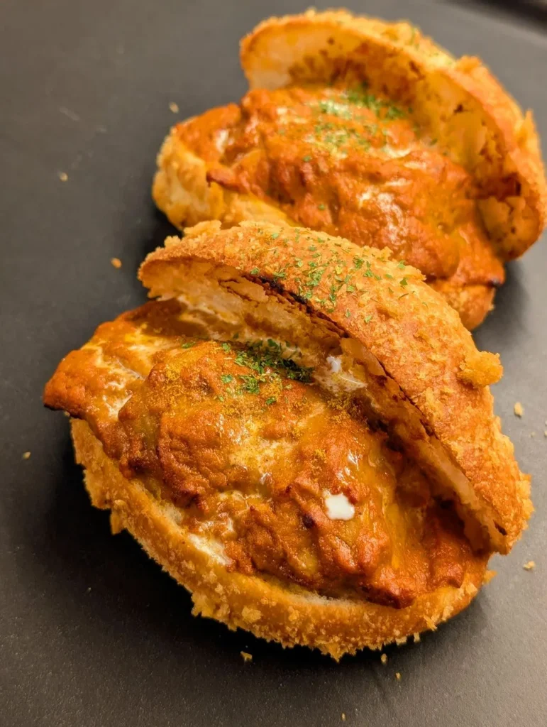 ＜Bread Ship＞贅沢バターチキンカレーパン